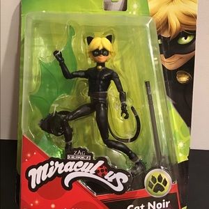 NWT CAT NIOR FIGURE SMALL